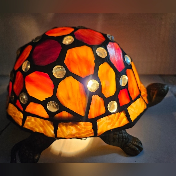 Dale Tiffany Spice Turtle Stained Glass Lamp - Picture 2 of 14